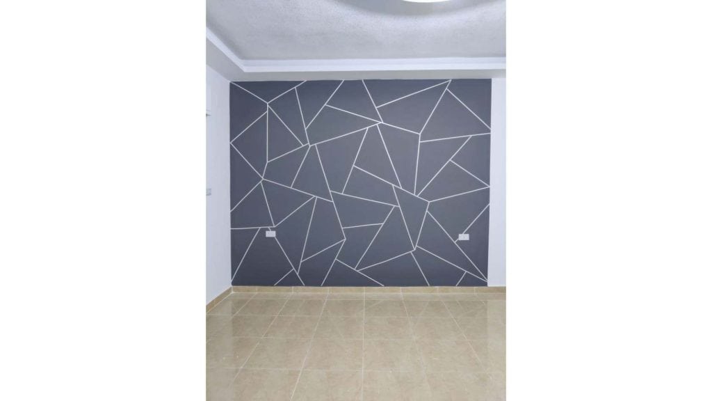 Desain Cat Dinding Geometris Segitiga Asimetris