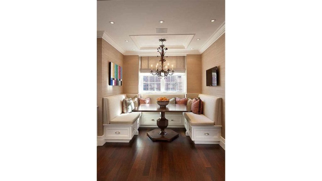 Built-In Banquette dengan Sandaran Tinggi