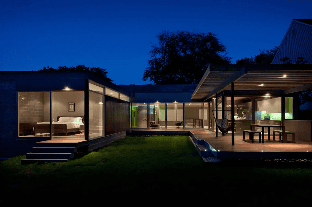 Rumah Letter U dengan Halaman Luas