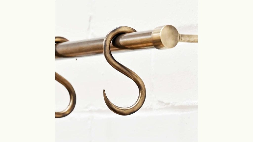 Kait yang Umum Digunakan pada Picture Rail