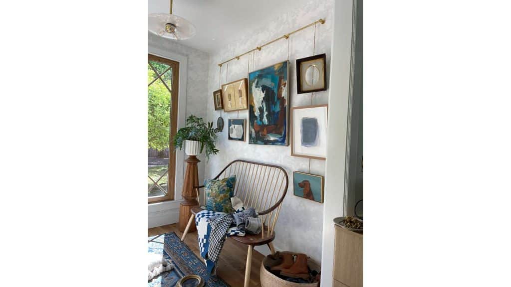 Menggantung Karya Seni tanpa Paku