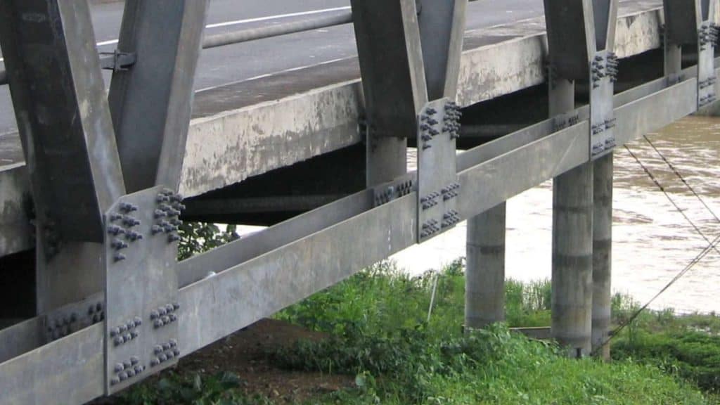 Penggunaan Gusset Plate dalam Berbagai Struktur Bangunan