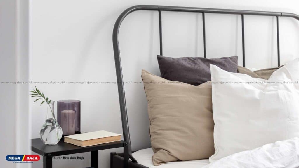 Kenapa Memilih Headboard Besi untuk Kamar Industrial?