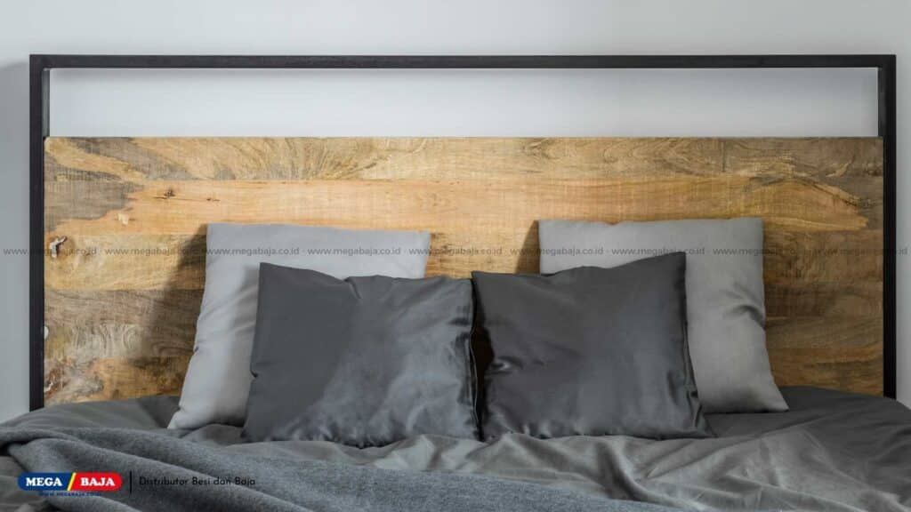 Kombinasi Besi dan Kayu Solid