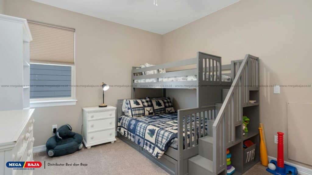 Ranjang Tingkat dengan Area Penyimpanan