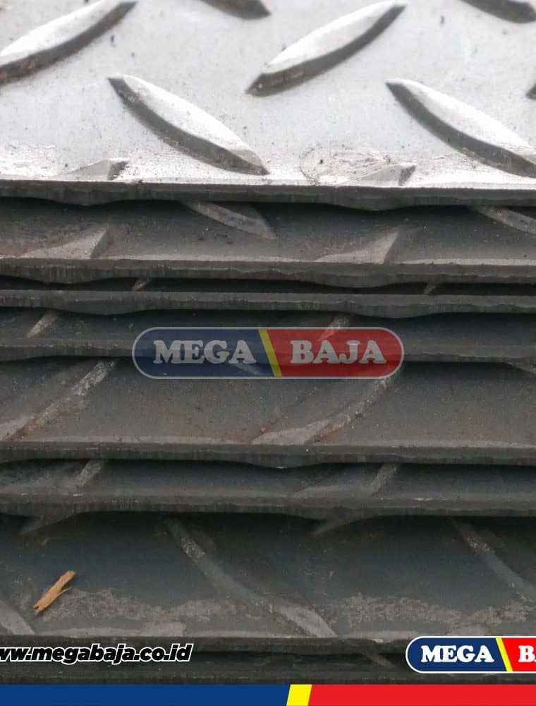 PLAT BORDES 1,20 M X 2,40 M - 2,50 mm