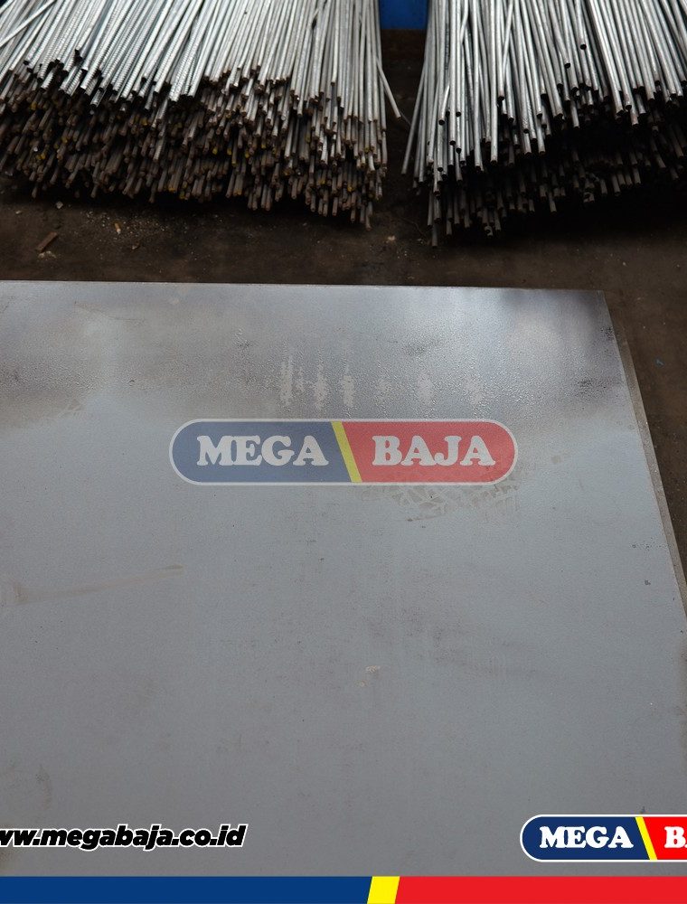 PLAT ESER HITAM 1,20 M X 2,40 M - 13,70 mm