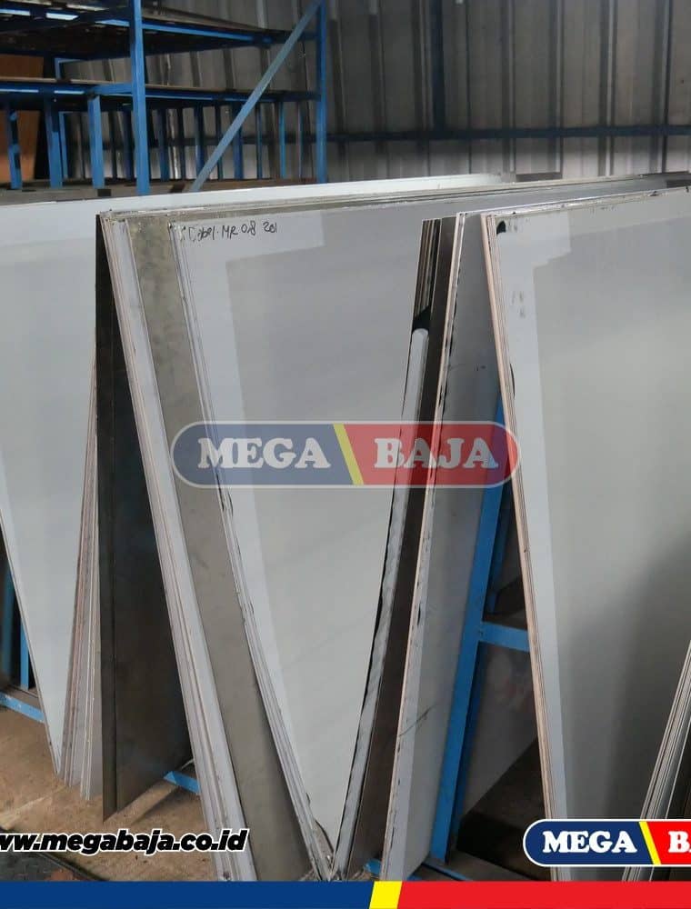 PLAT ESER HITAM KS 1,20 M X 2,40 M - 10,00 mm