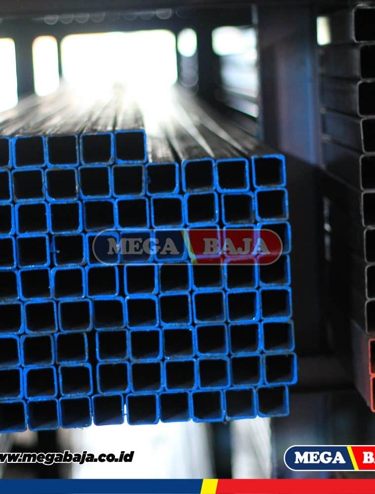 Hollo Hitam 200 mm X 200 mm X 6.000 mm - Grade Merah