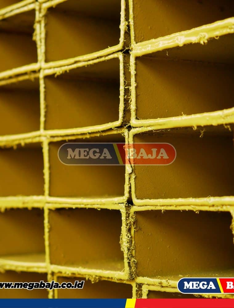 Hollo Hitam 200 mm X 200 mm X 6.000 mm - 3,00 mm