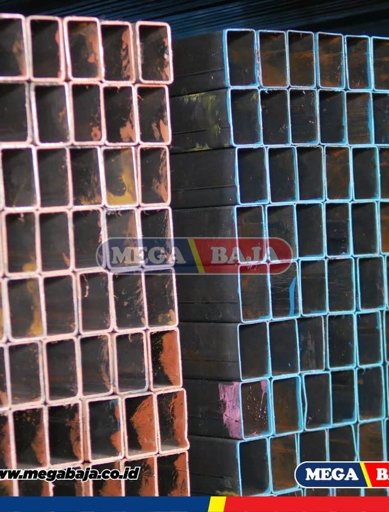 Hollo Hitam 200 mm X 200 mm X 6.000 mm - 4,00 mm