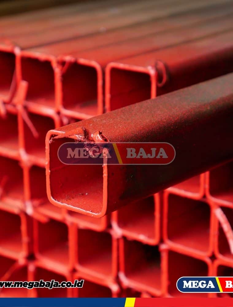 Hollo Hitam 200 mm X 200 mm X 6.000 mm - 5,70 mm