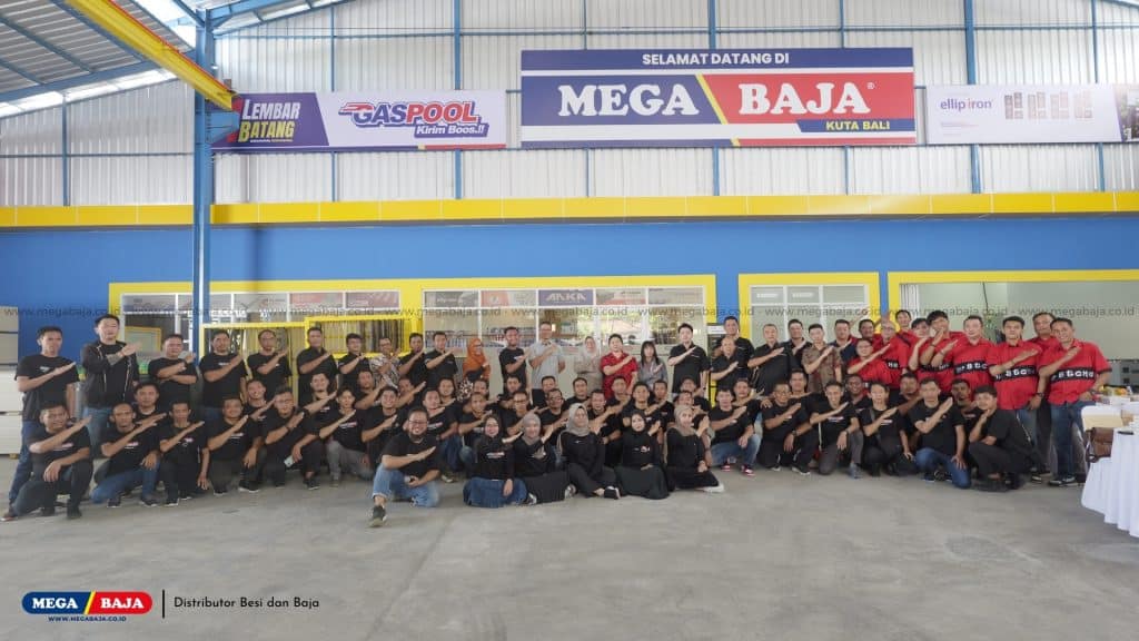 Foto Bersama dengan Para Pabrikasi dan Suplayer Mega Baja