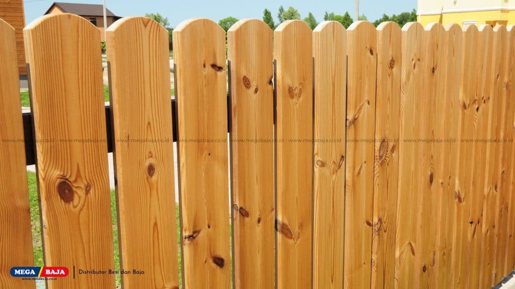 Pagar Rumah Minimalis Berbahan Kayu