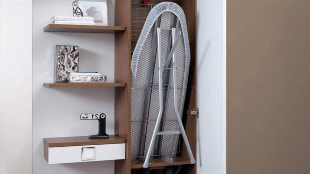 Papan Setrika Lipat yang Menempel di Dinding